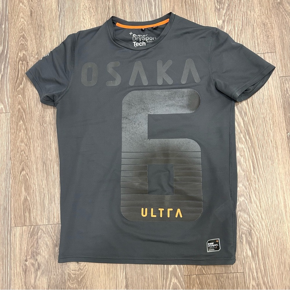 Superdry -small Osaka active/workout shirt in excellent used condition